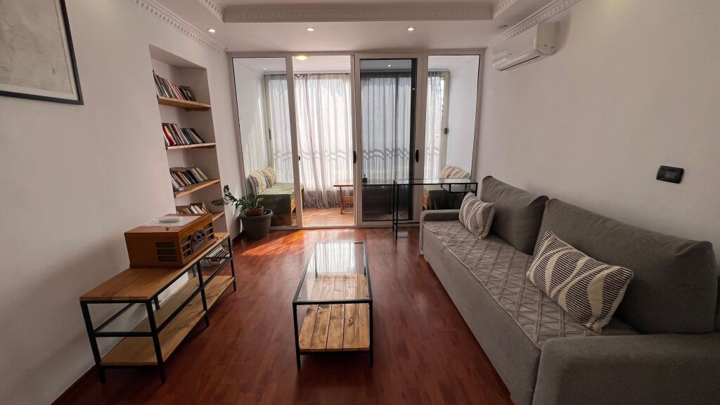 JEPET ME QIRA – APARTAMENT 1+1 NË QENDËR, TE PIAZZA