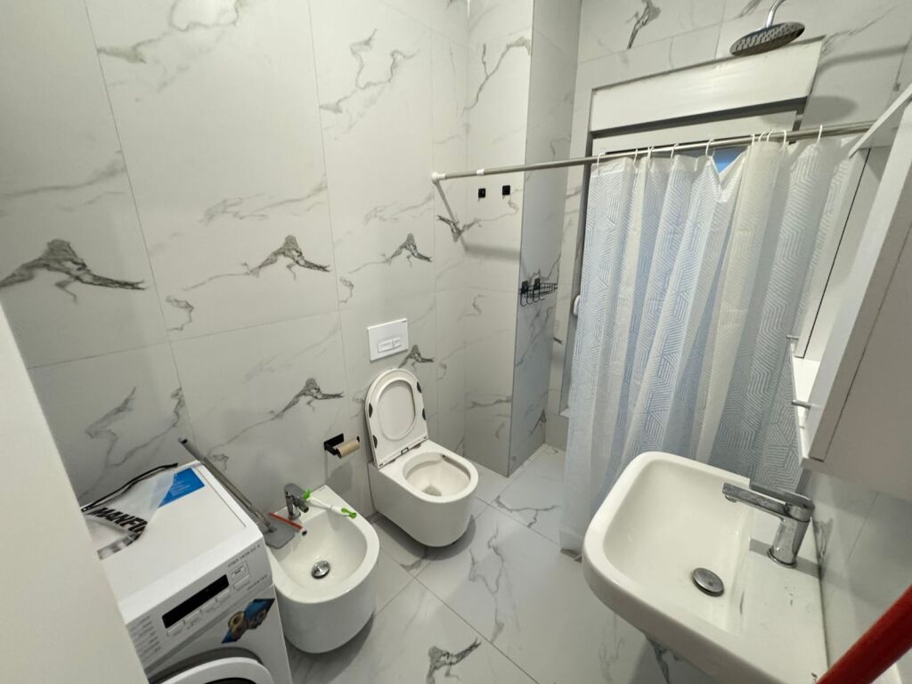 Jepet me qera Apartament 1+1  Adresa : Ali Demi Kompleksi Kadiu Kati 7  E mobiluar  Cmimi 40000 lek