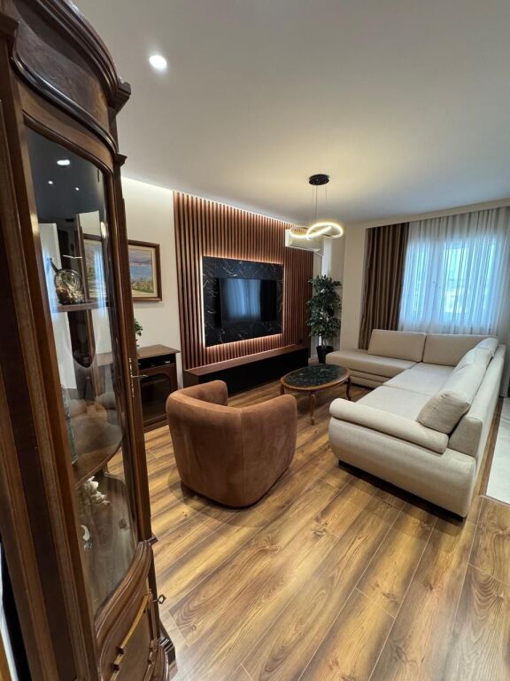 Jepet me qira 2+1+2 ZOGU I ZI 850€