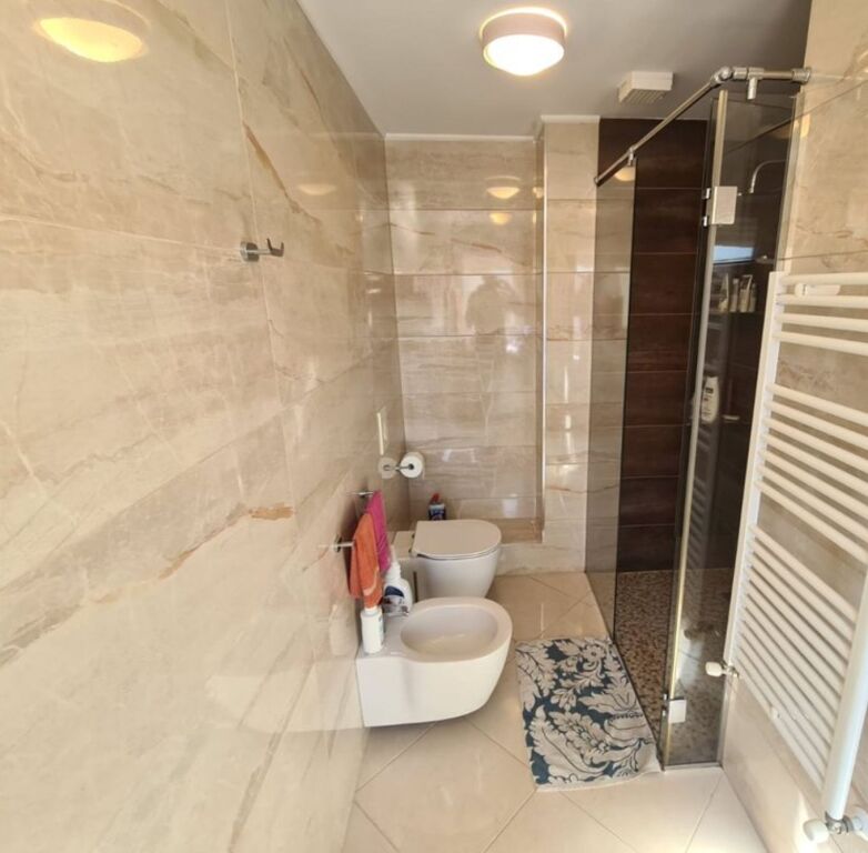 Vendesi in vendita 2+1+2