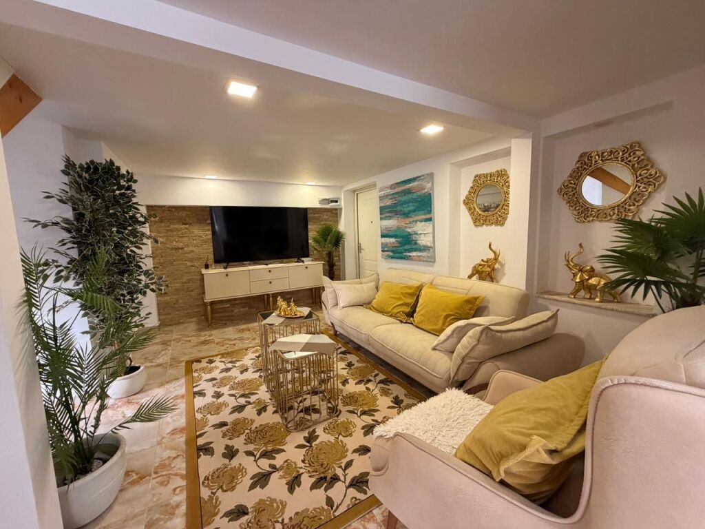 Duplex 3+1 – Vista sulla Piscina nel Monte Robi