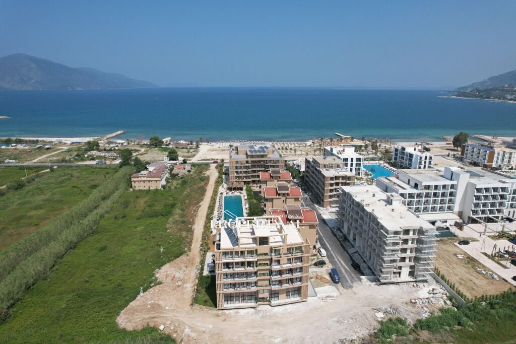 Modern Apartment for Sale – Regina Palm Resort, Radhimë