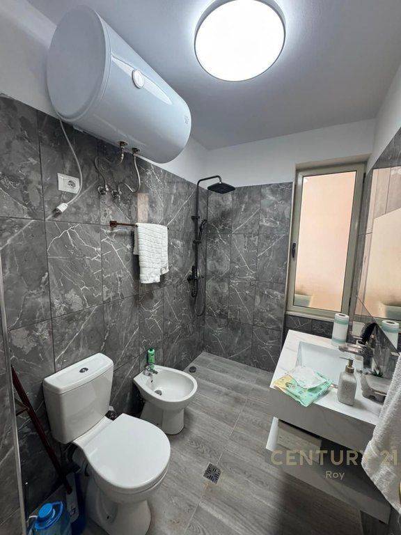 JEPET APARTAMENT ME QERA TEK VILA E ZOGUT !