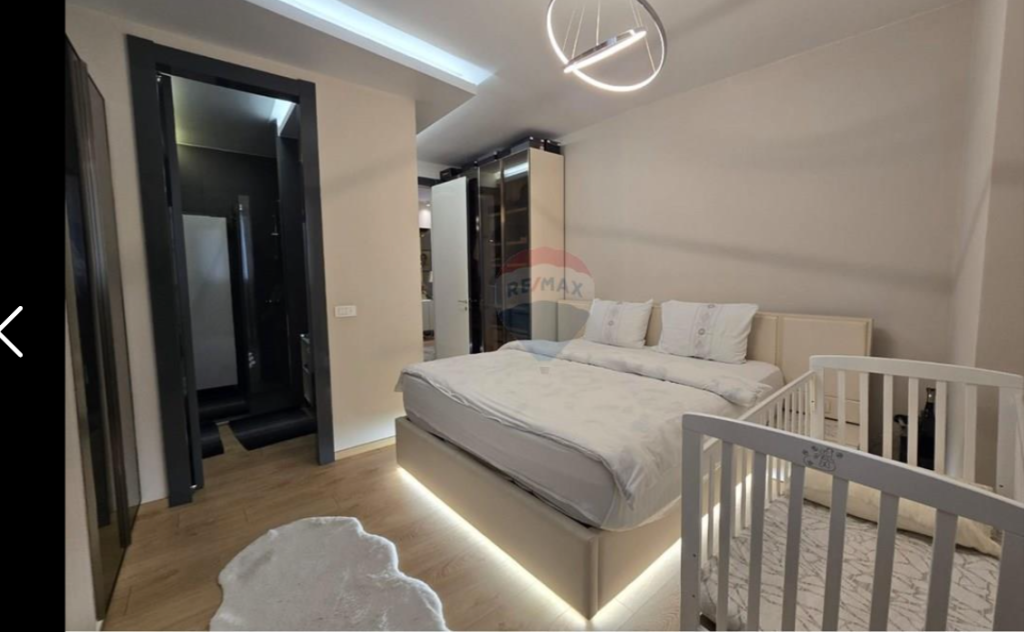 Apartament per shitje 2+1+2 tek Komuna e Parisit