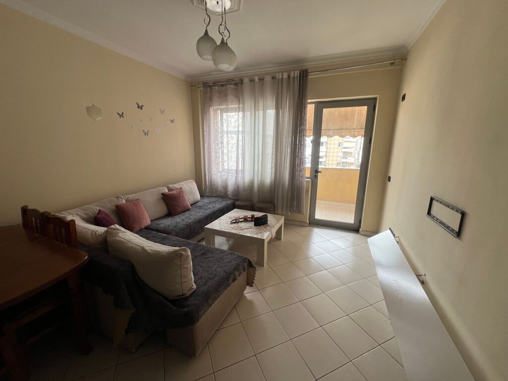 2+1 In Affitto, Astir, Bar Artisti