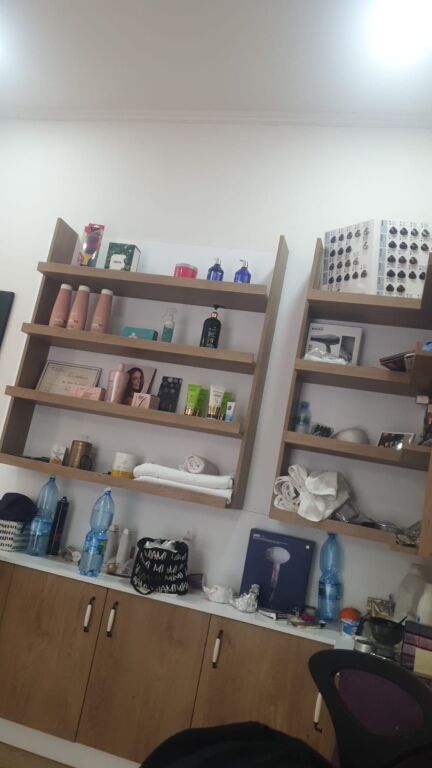 Business premises for hairdresser, train station, 350 rent and 3 million business sale