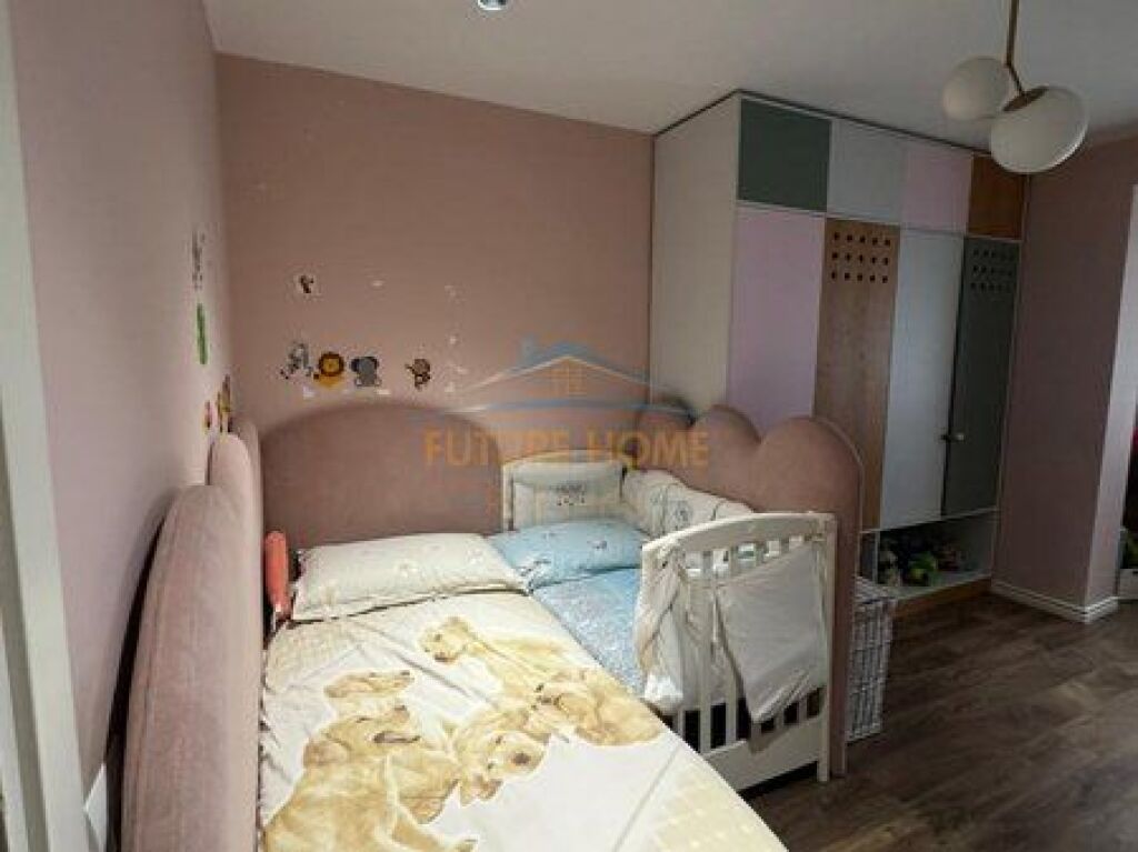 Shitet,Apartament 3+1+2, 21 Dhjetori,Tiranë