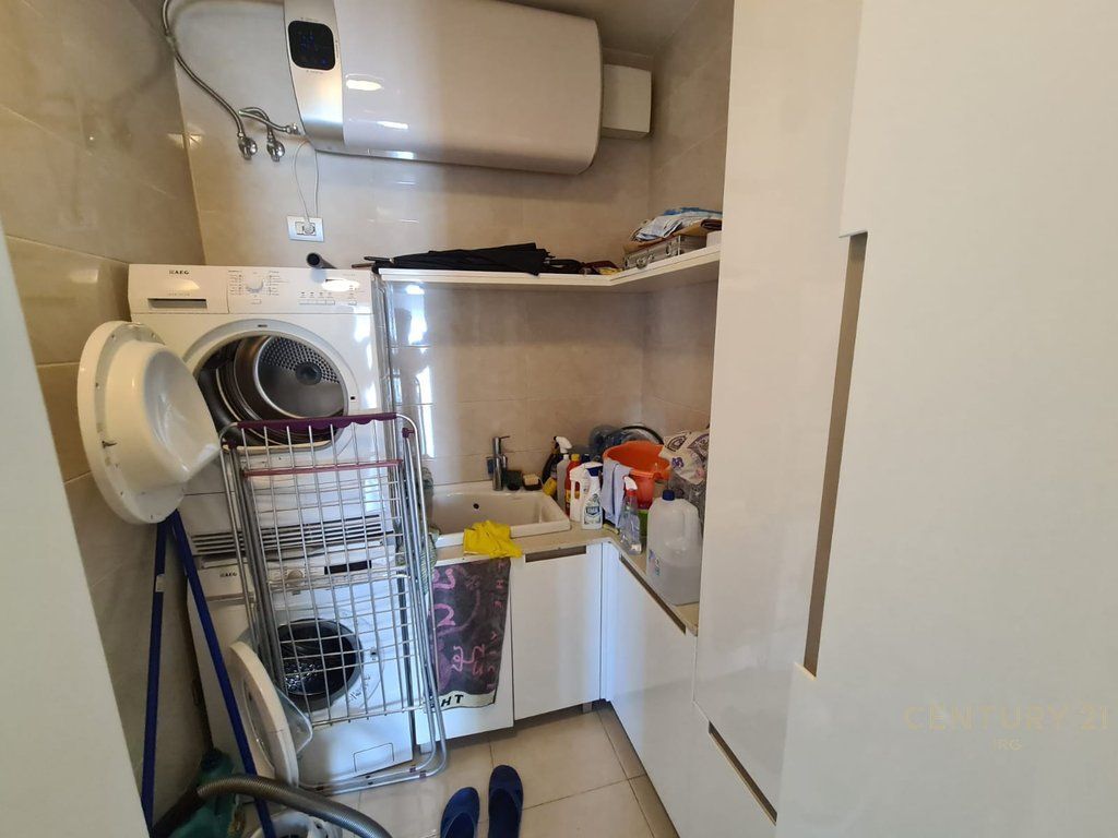 VENDESI APPARTAMENTO 2+1+2 IN VIA KAVAJES