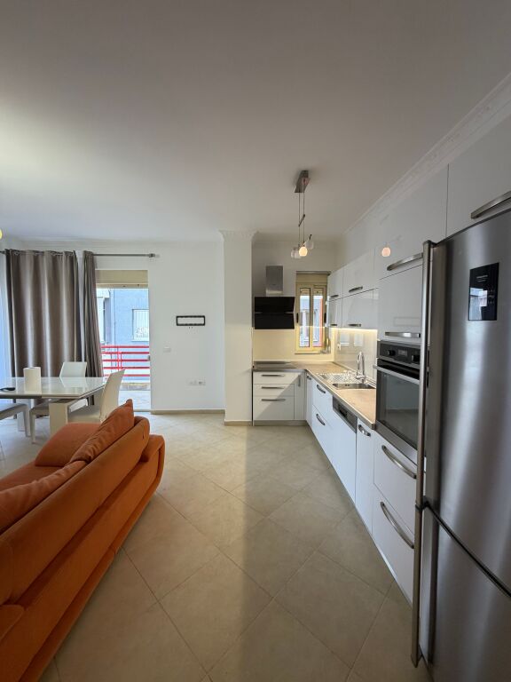 2+1,i mobiluar rruga peti liq i thate,260 mije euro,ofrohet dhe parkim me cmim shtes
