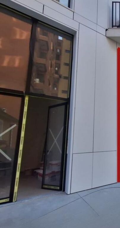 Jepet me qera ambient komercial