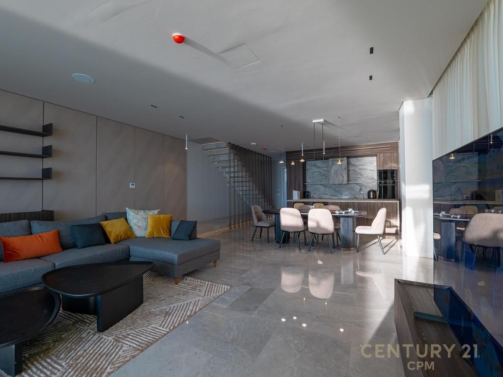 SHITET NJË NGA VILAT MË TË BUKURA NË GREEN COAST, PALASË 3,500,000 €