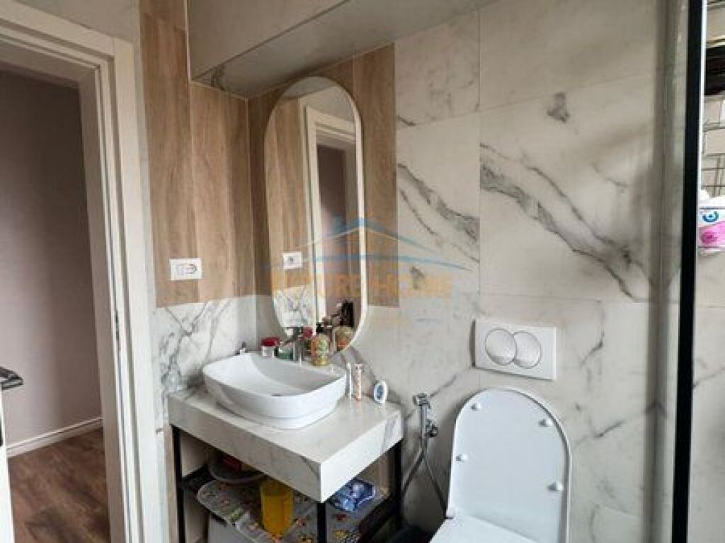 Shitet,Apartament 3+1+2, 21 Dhjetori,Tiranë