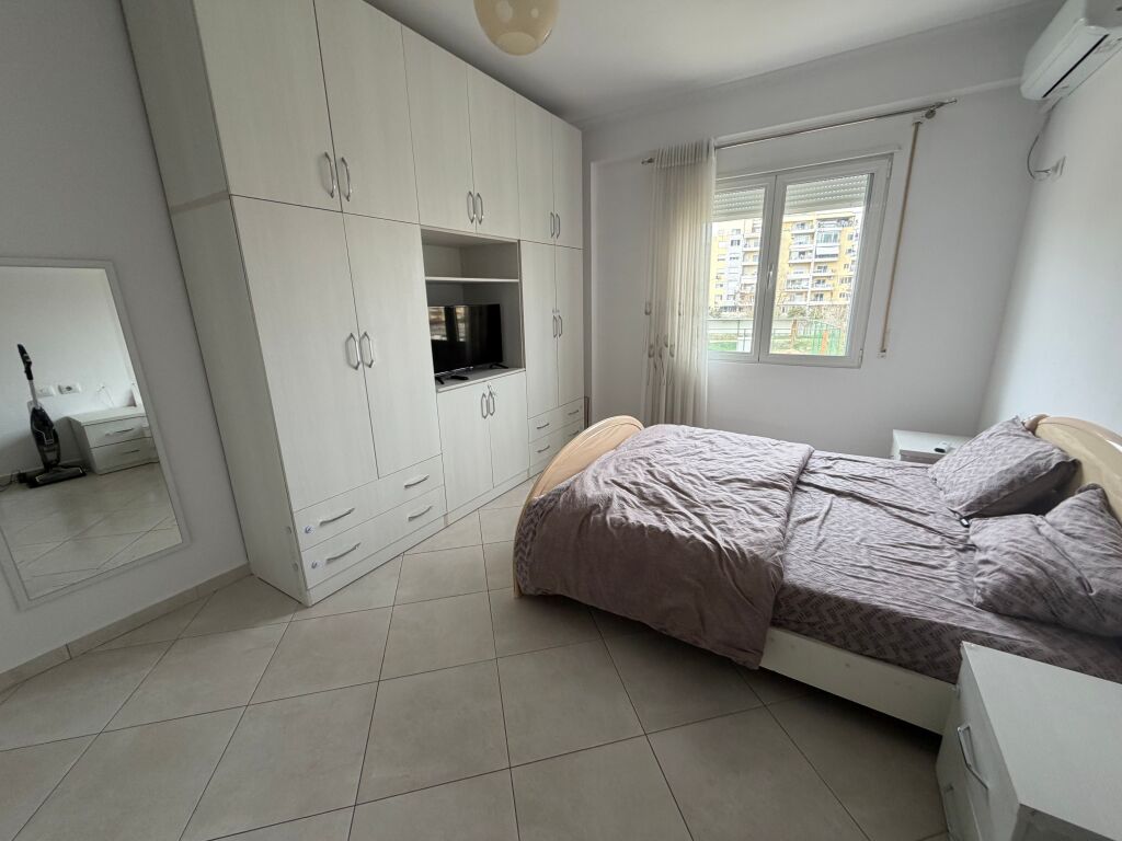 2+1,i mobiluar kopshti zologjik,800 euro me parkim