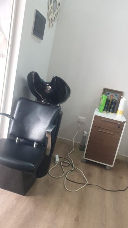 Business premises for hairdresser, train station, 350 rent and 3 million business sale