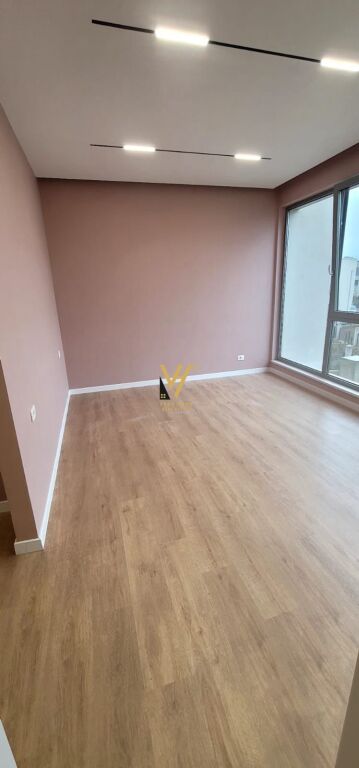 JEPET AMBIENT BIZNESI 92 M2 ME QIRA TE LIQENI I THATE 1.600 EURO