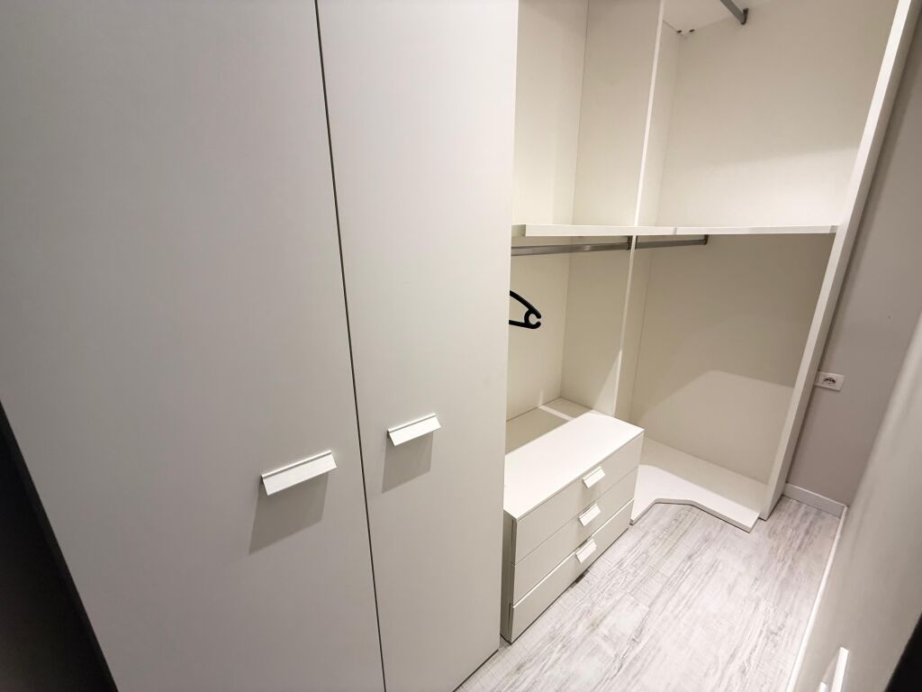 📣Appartamento in affitto 2+1+2 bagni  📍Indirizzo: Lago Secco, Complesso Fz✨ 📐Superficie 95 m2 🚪L'ingresso si trova al 3° piano🌅  ✨Arredato ✨700€ *Per maggiori info. contattare 