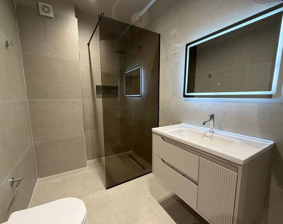 Shiten 3 Studio tek Spaku, rruga 'Stacioni i Trenit'