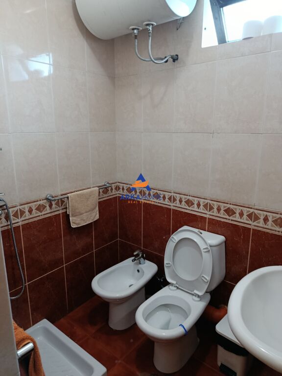 CASA PRIVATA IN AFFITTO 220M2 "RRUGA ARKITETKT SINANI" 2200 EURO (TRATTABILE)
