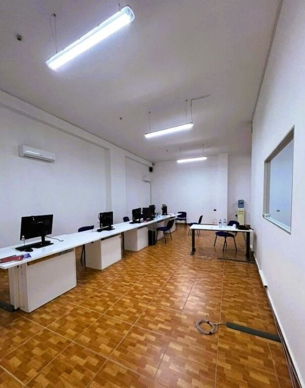 Jepet me qira zyre mbrapa viles gold!
