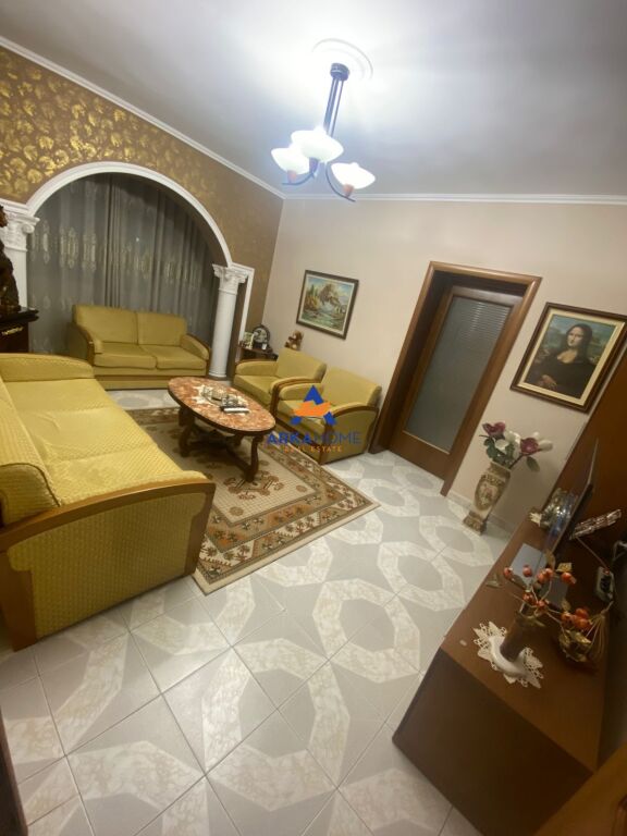 VENDESI APPARTAMENTO 3+1+BALCONE " STRADA DURRES "22.000.000 LEKE