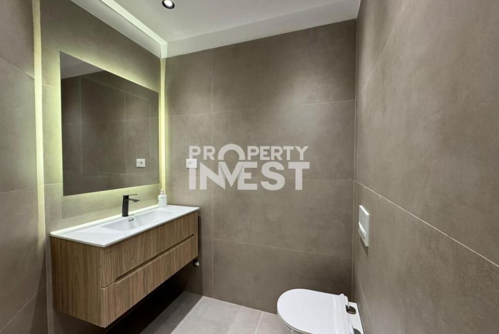 Shitet Apartament 2+1+2 Zogu  I zi