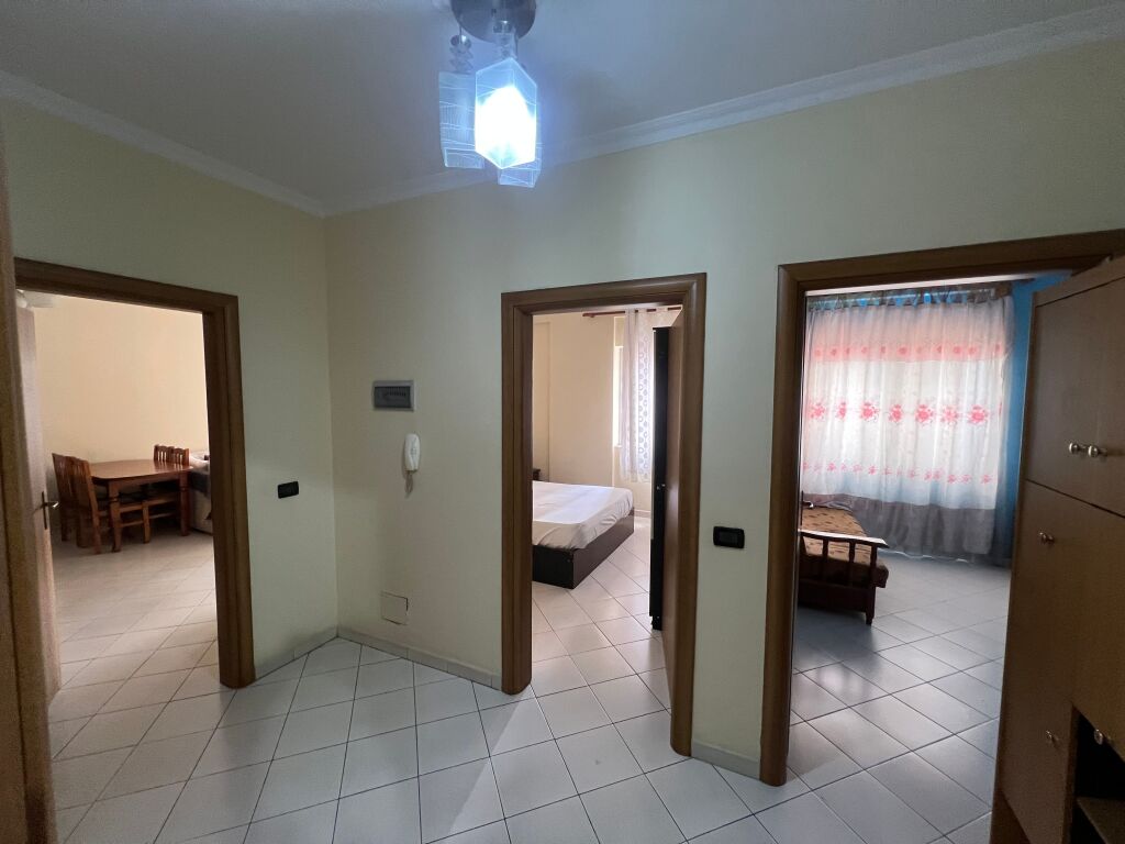 2+1 In Affitto, Astir, Bar Artisti