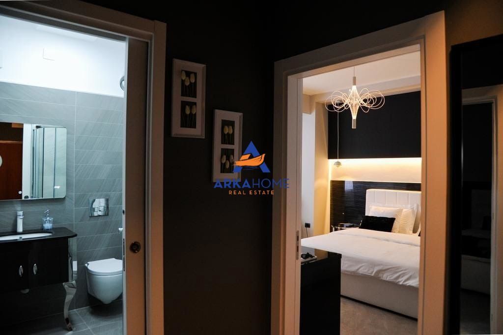 JEPET APARTAMENT ME QERA 2+1+2BALLKONE " BLLOK " 950 EURO