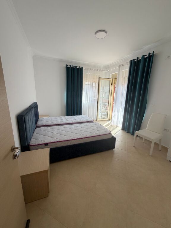 2+1,i mobiluar rruga peti liq i thate,260 mije euro,ofrohet dhe parkim me cmim shtes
