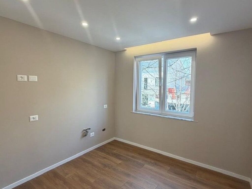 Shitet, Apartament 1+1 , Rruga Mine Peza, Tiranë