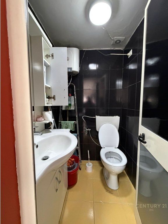 SERVICE UNIT FOR SALE IN BRRAK