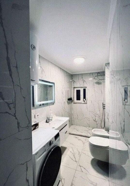 Jepet me qira 1+1 prane Pazarit Te Ri