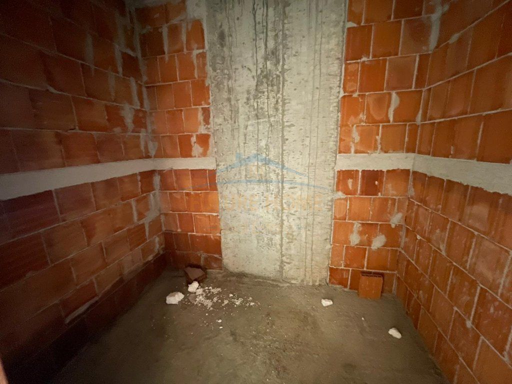 Shitet, Apartament 1+1, Fusha e Aviacionit, Tirane  Empire65135