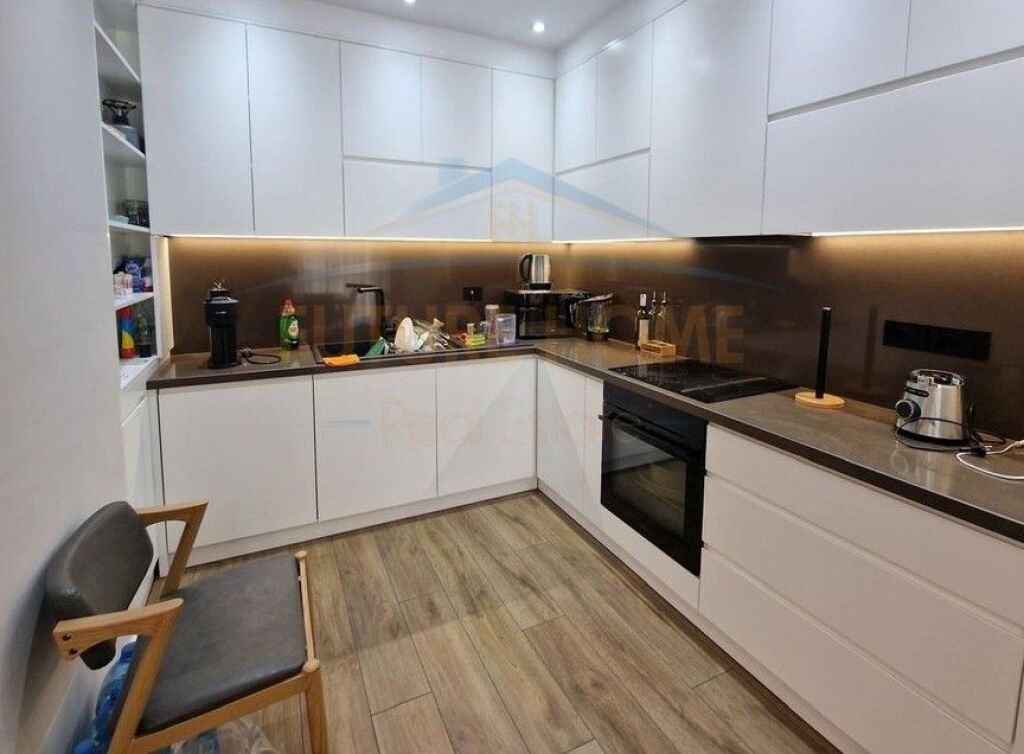 Rent apartment 3+1+2+3 PARKING SPACES, Aviation field Turdiu, Tirana