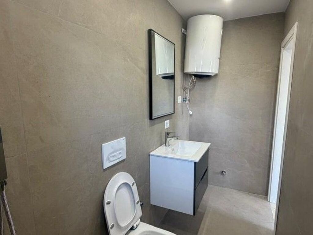 Shitet, Apartament 1+1 , Rruga Mine Peza, Tiranë