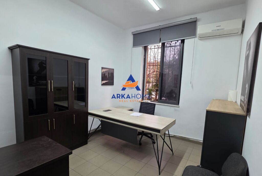 JEPET ZYRE ME QERA 24M2 " BULEVARDI BAJRAM CURR " 50.000 LEKE