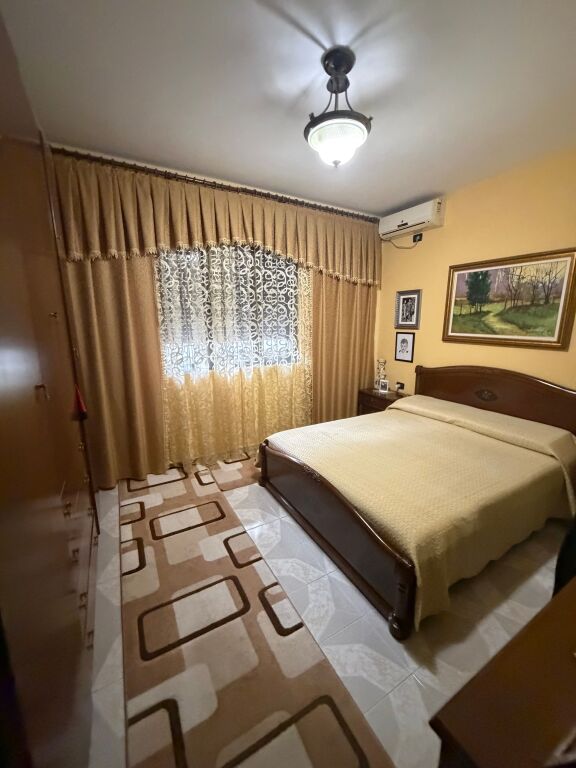 3+1,i mobiluar me hipoteke,te rruge e durresit buze rruge,200 miljon leke