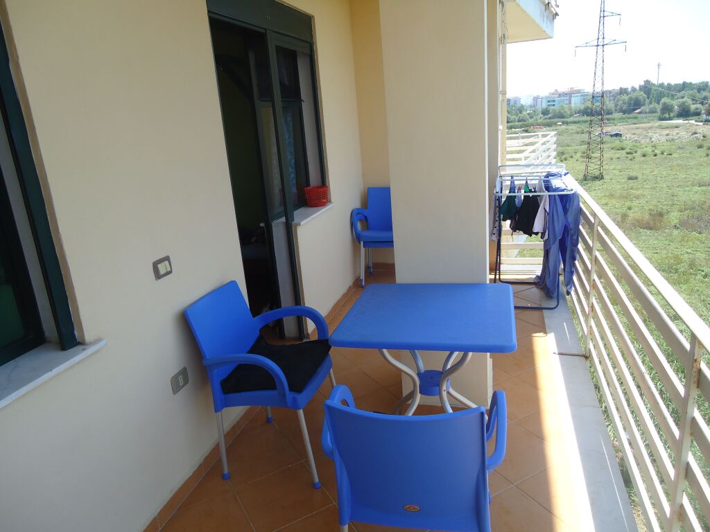 PËR SHITJE – APARTAMENT I MOBILUAR NË GOLEM.