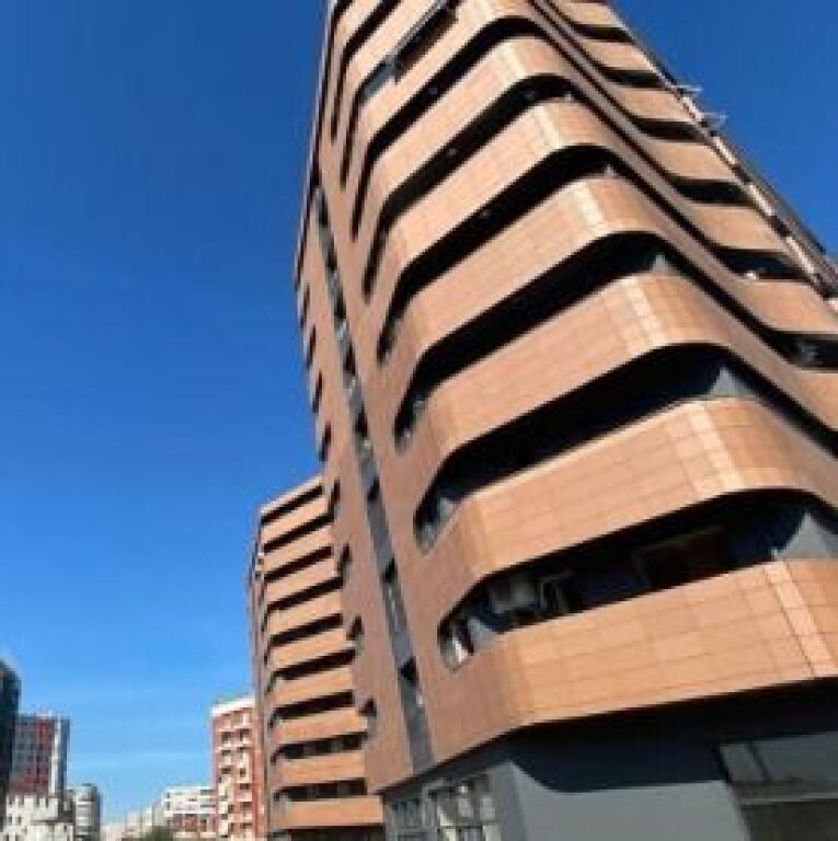 🏢 Zyrë me Qira – Oazis Residence