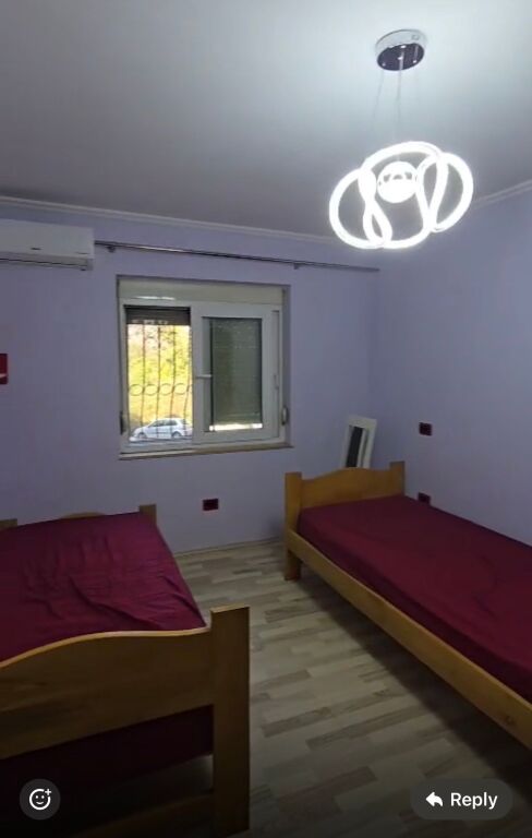 2+1,i mobiluar te shkolla mihal grameno,rruge e elbasanit,600 euro