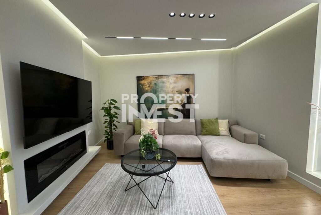 Shitet Apartament 2+1+2 Zogu  I zi