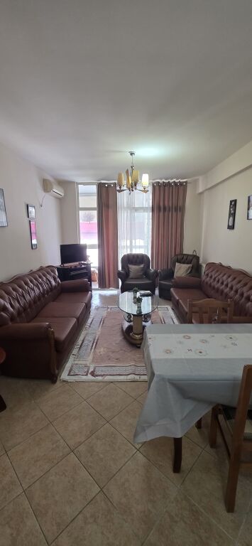 Affittasi 1+1 arredato, vicino a Kika 1 comune di Parisit, 550 mila leke