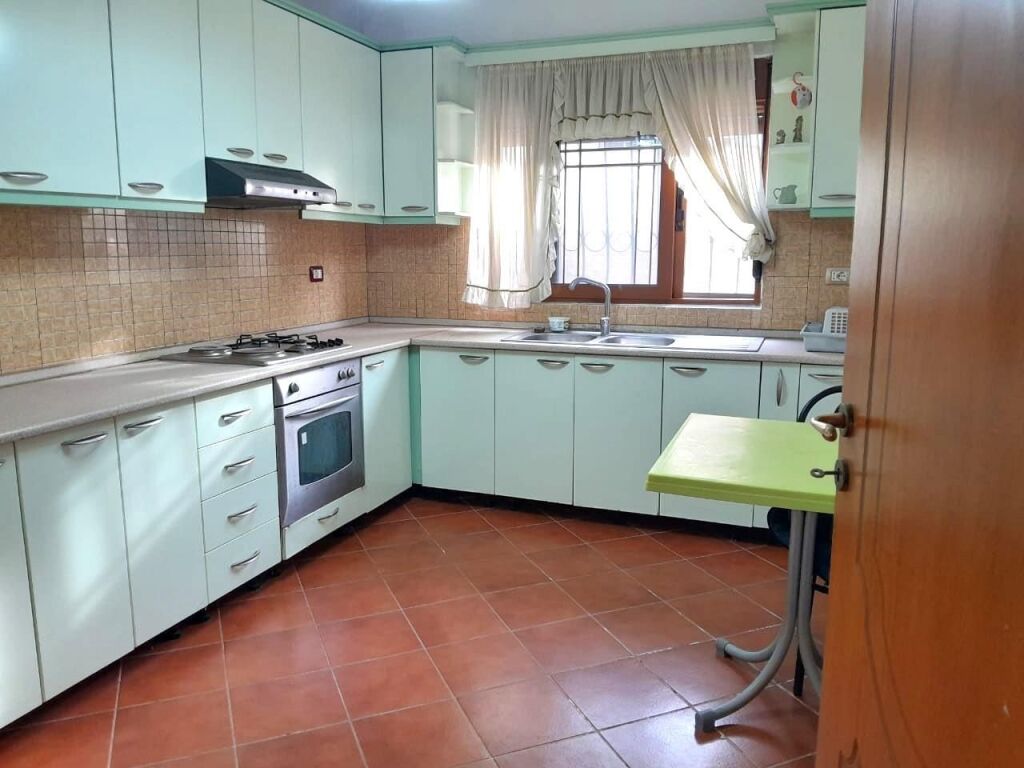 Shtepi private me oborr Vlore