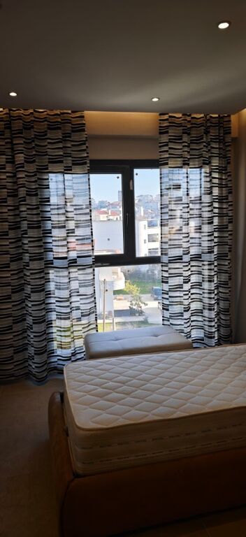 Porcelan, jepet me qira apartament 2+1+Parkim. 550 Euro