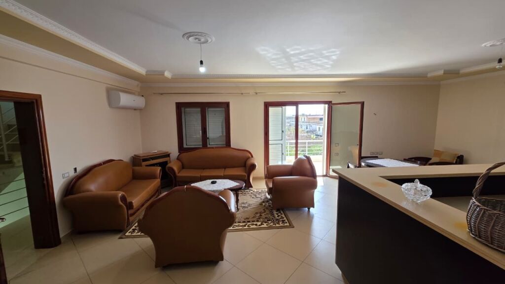 🏡 Apartament 2+1 me Qira – Kat i Dytë i Vilës, Vlorë