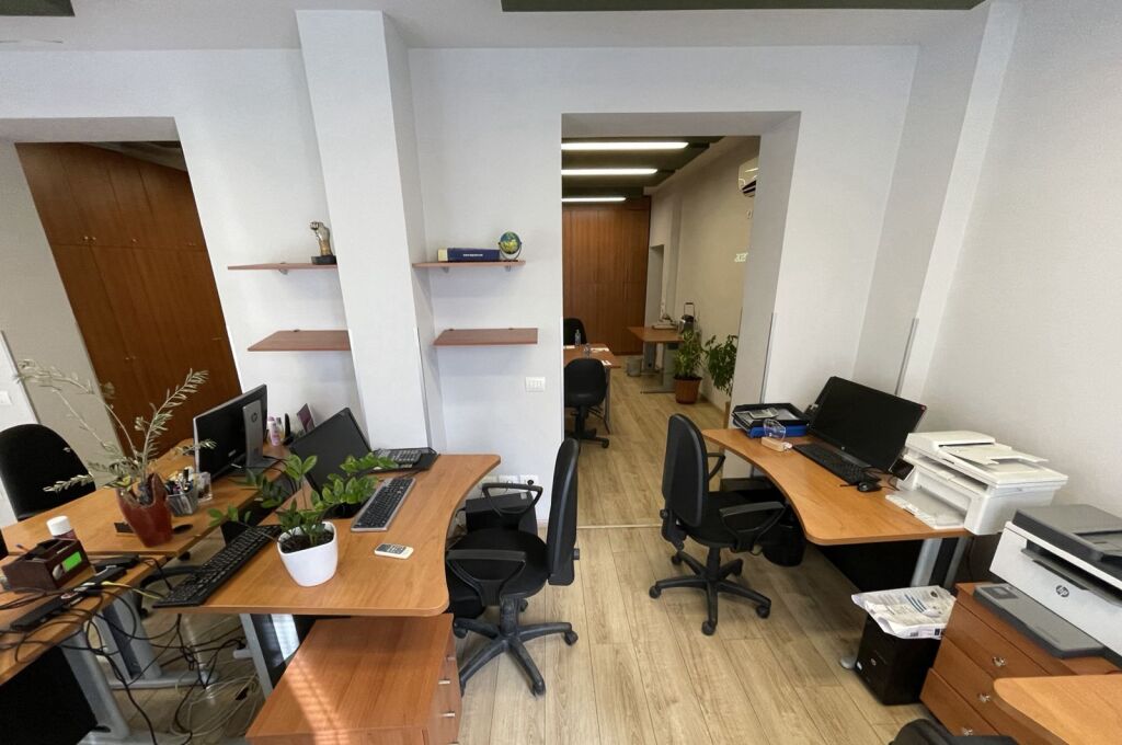 UFFICIO IN AFFITTO 120 M2 CENTRO 160.000 LEKE