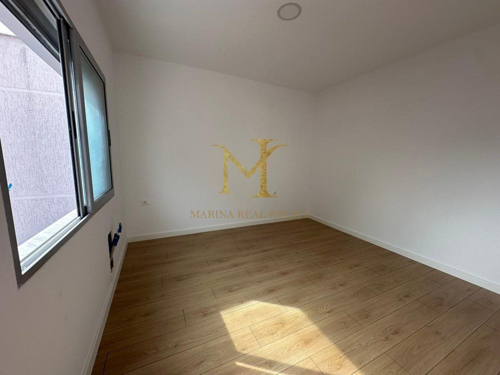 SHITET APARTAMENT 2+1 + DEPO NE NJE PALLAT TE RI NE PLAZH HEKURUDHA !