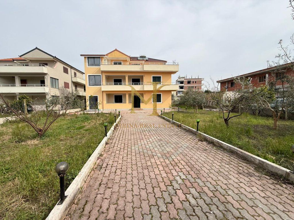 VILLA FOR RENT ON THE RAILWAY BEACH !!