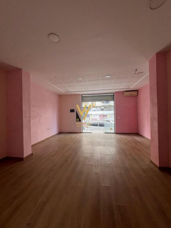 AFFITTASI NEGOZIO 50 M2 VICINO AL GIARDINO ZOOLOGICO 55.000 LEKE