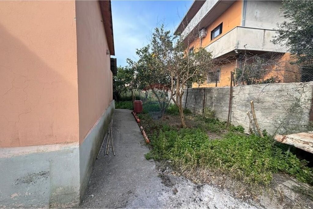 Shtepi private me qera , prane Halim Xhelo