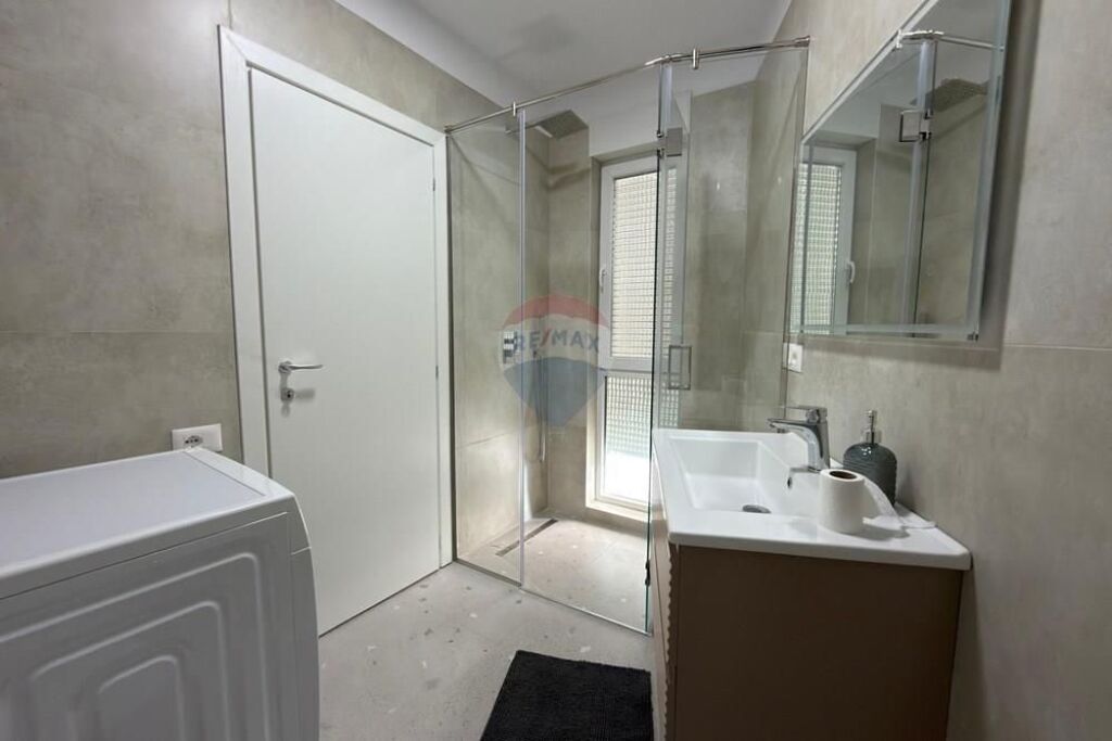 Apartament / Për Shitje / Kompleksi Kontakt, Tiranë
